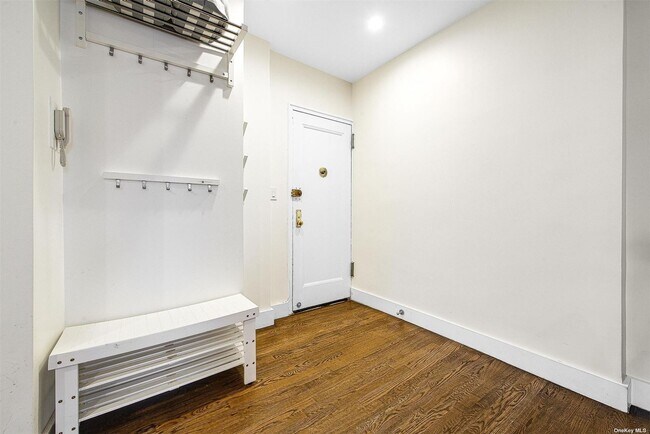 Foto del edificio - 110-34 73rd Rd