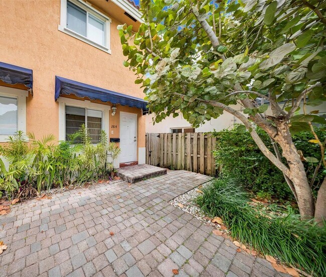 Foto del edificio - 2814 SW 27th St