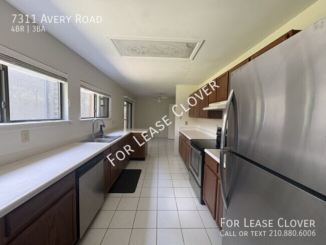 Foto del edificio - 7311 Avery Rd