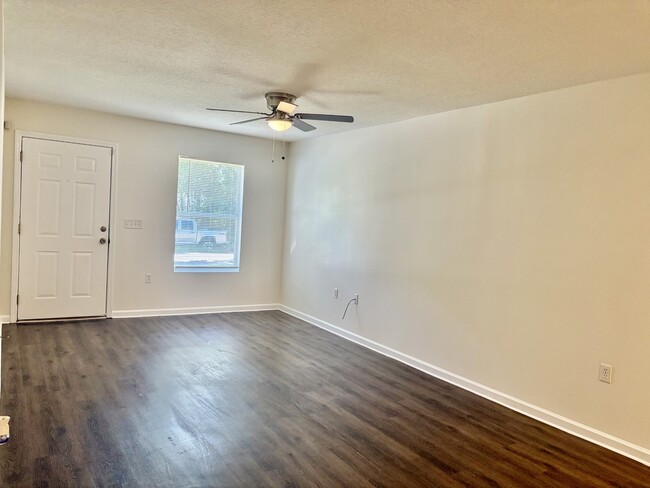 Foto del edificio - 8173 Woods Ave