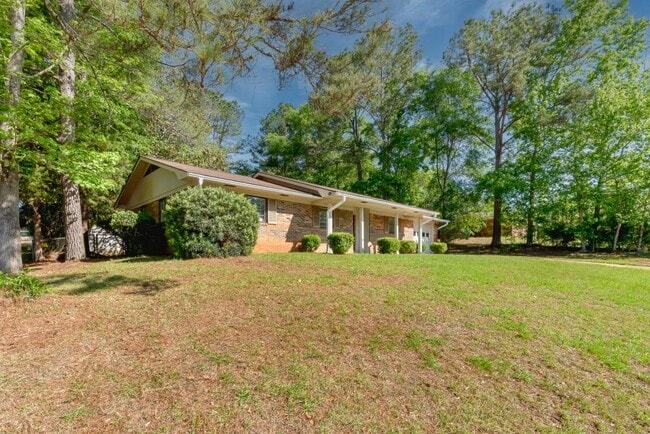Building Photo - 413 Springdale Dr