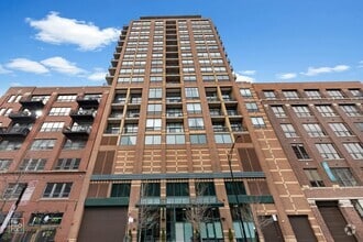 Building Photo - 400 W Ontario St