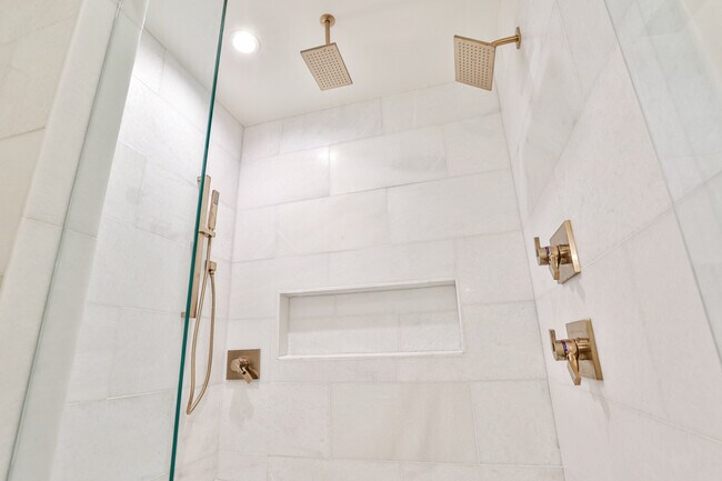 Foto del edificio - 504 Midtown Pl