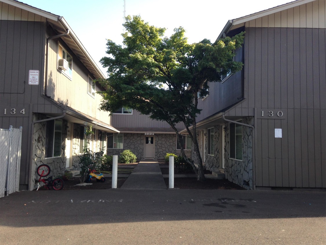 Building Photo - 130-134 To 134 NE Conifer Blvd