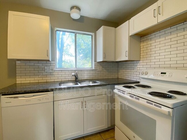 Building Photo - 8921 W 98th Terrace
