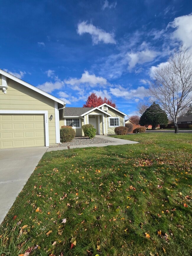 Building Photo - 1749 Bougainvillea Dr