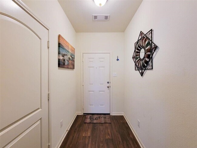 Foto del edificio - 17119 Sugar River