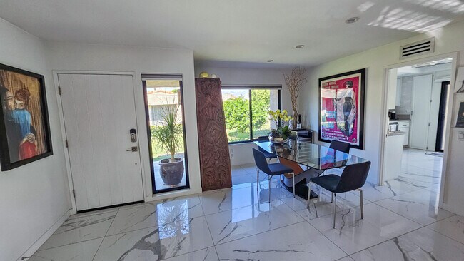 Foto del edificio - 72770 Fleetwood Cir