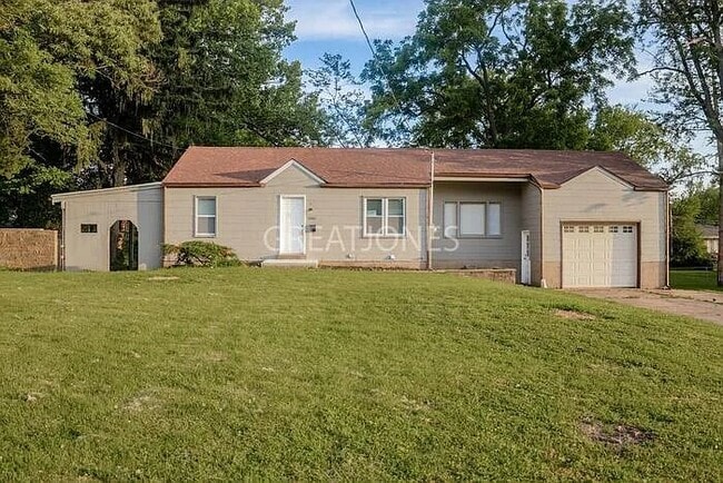 Building Photo - 10900 Pear Tree Ln