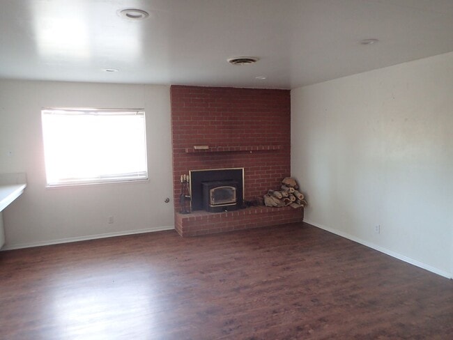 Building Photo - 3bd 1.5ba