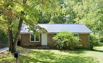 Building Photo - 2050 Wildwood Rd