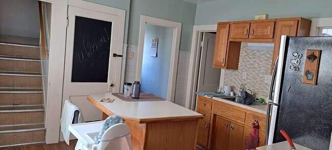 Kitchen - 6915 Harvey Ave