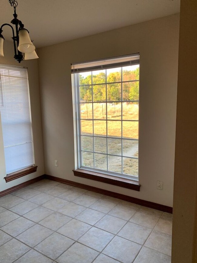 Building Photo - COMING SOON: BEAUTIFUL 3 BEDROOM / 2 BATHR...