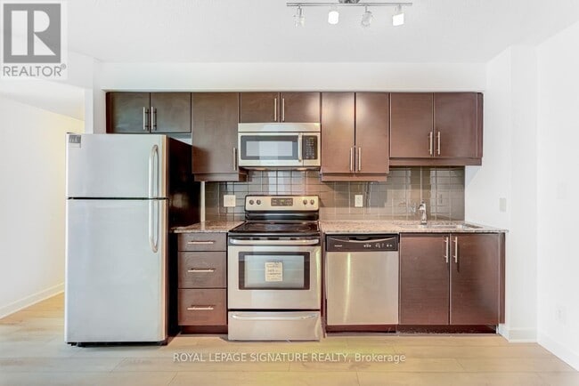 Building Photo - 33 Bay St.