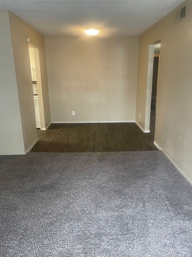 Foto del edificio - 2421 E 55th Pl