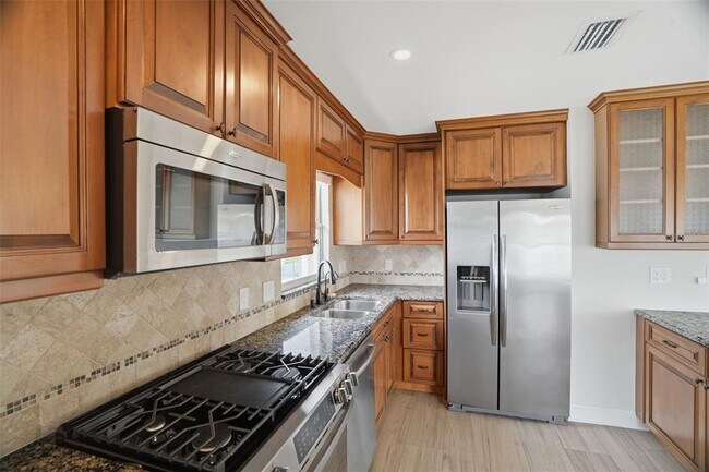 Building Photo - 4436 Floramar Terrace