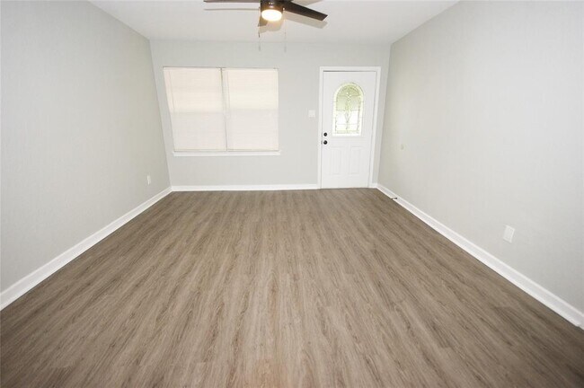 Foto del edificio - 2822 Forest Oaks Dr
