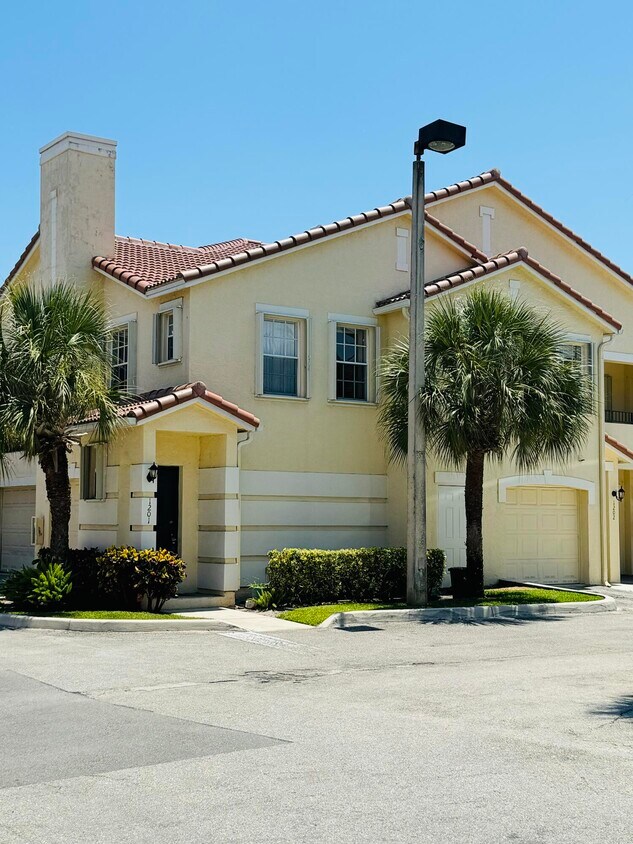 Primary Photo - 1201 Belmont Pl
