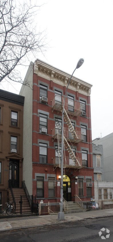 Building Photo - 234 Spencer St