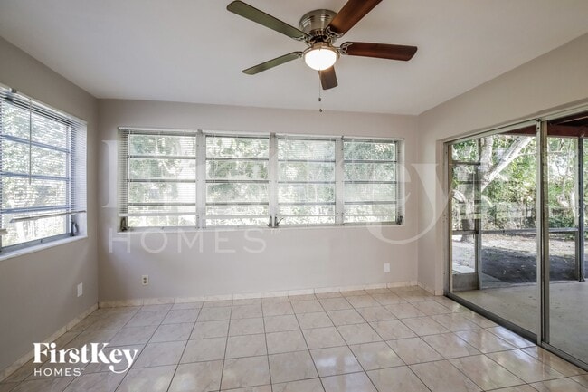 Foto del edificio - 621 SW 69th Terrace