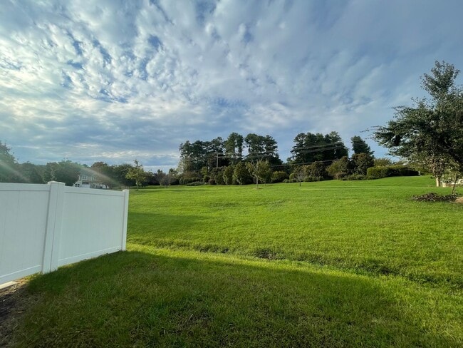 Building Photo - End Unit Townhome For Rent in Berewick Vil...