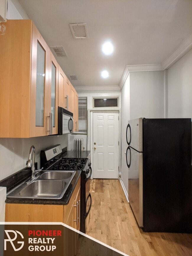 Building Photo - 542 W Surf St