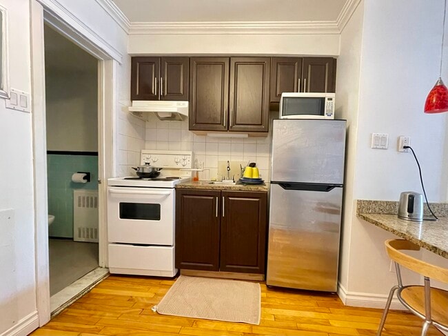Building Photo - 3617 Rue Sainte-Famille