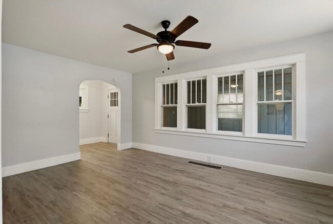 Building Photo - Beautifully Renovated 2 Bed, 1 Bath Home for Rent!