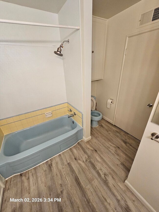 Building Photo - 620 N Beatrice Dr