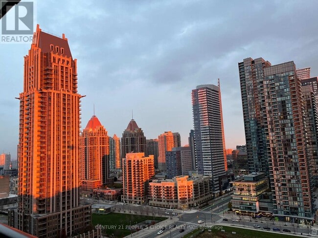 Photo du bâtiment - 4130 Parkside Village Dr