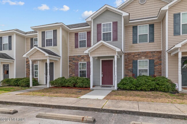 Foto del edificio - 417 Falls Cove