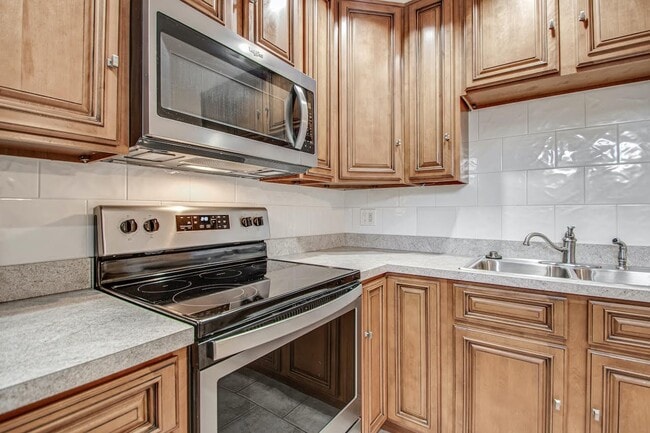 Building Photo - 460 Base Ave E