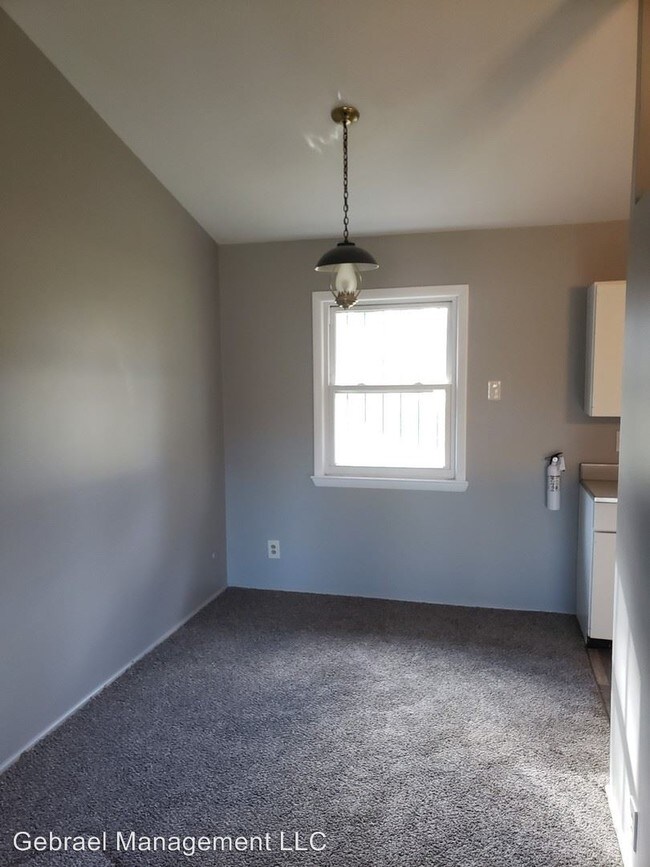 Building Photo - 3 br, 1.5 bath House - 4567 Beecher rd.