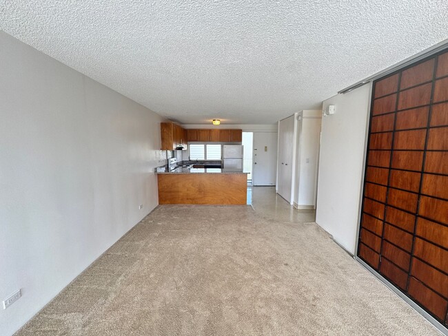 Building Photo - Breezy and Spacious 2 bedroom, 1.5 bathroo...