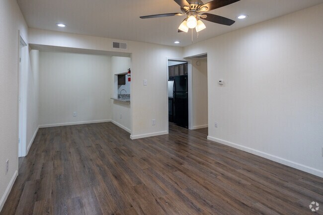 2 BR, 2 BA - 1.027SF - Sala de estar - Silver Star Apartments