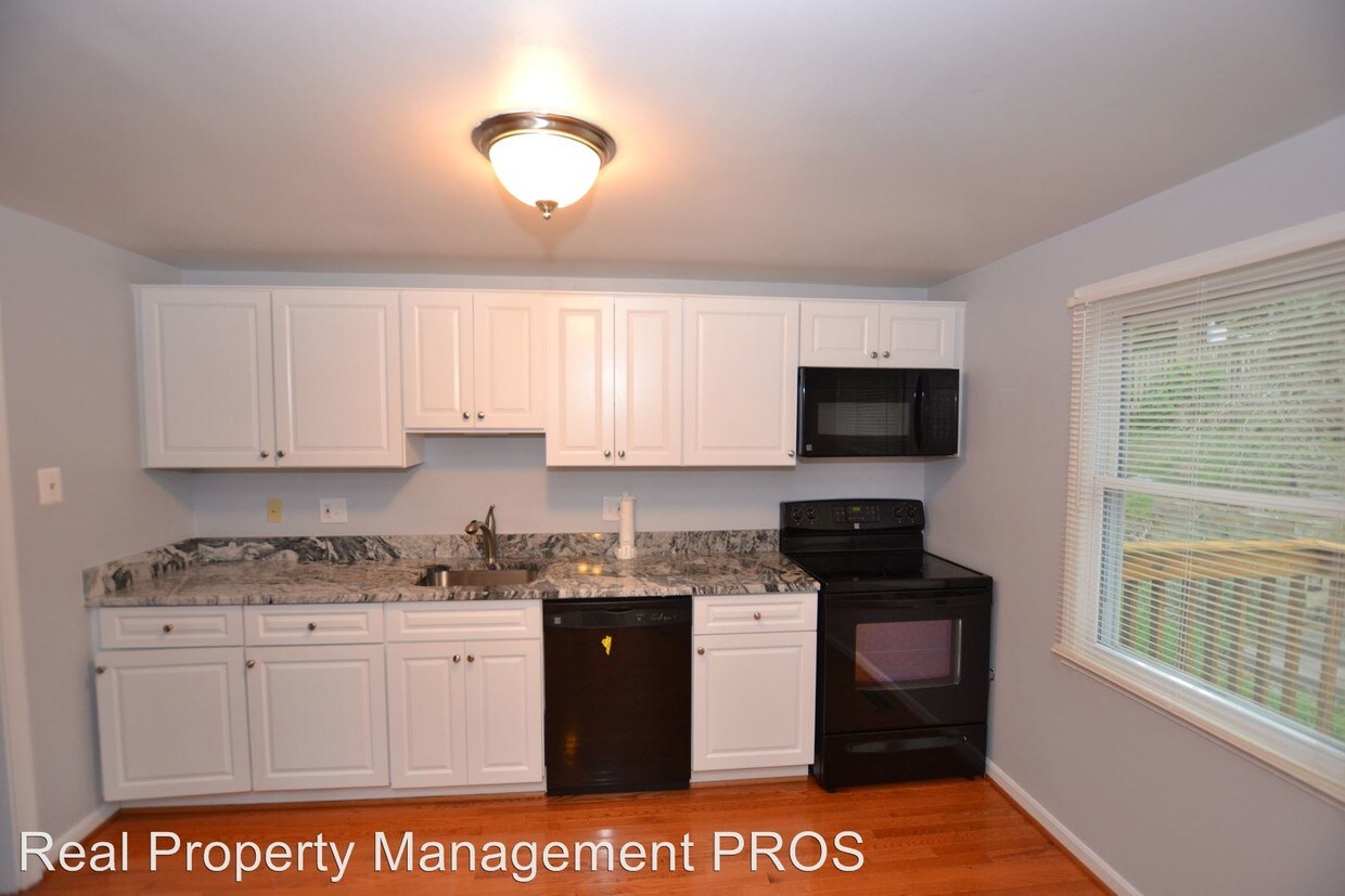 Primary Photo - 1548 Hiddenbrook Dr