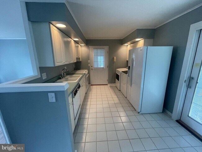 Building Photo - 815 Auburn Rd