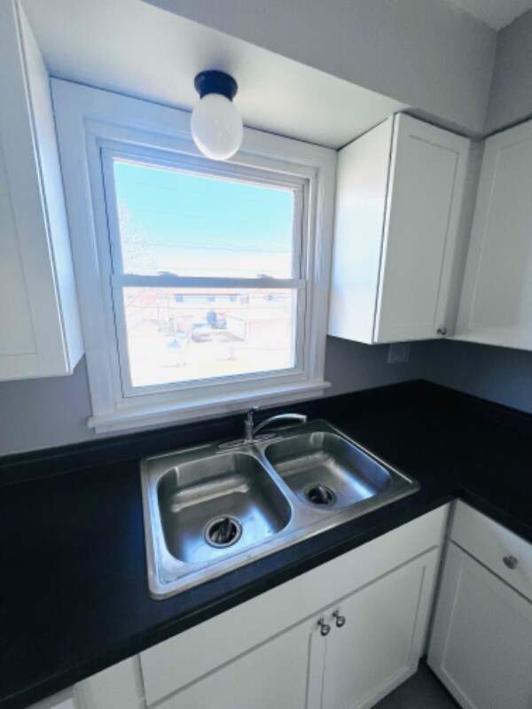 Foto del edificio - 5866 N 61st St