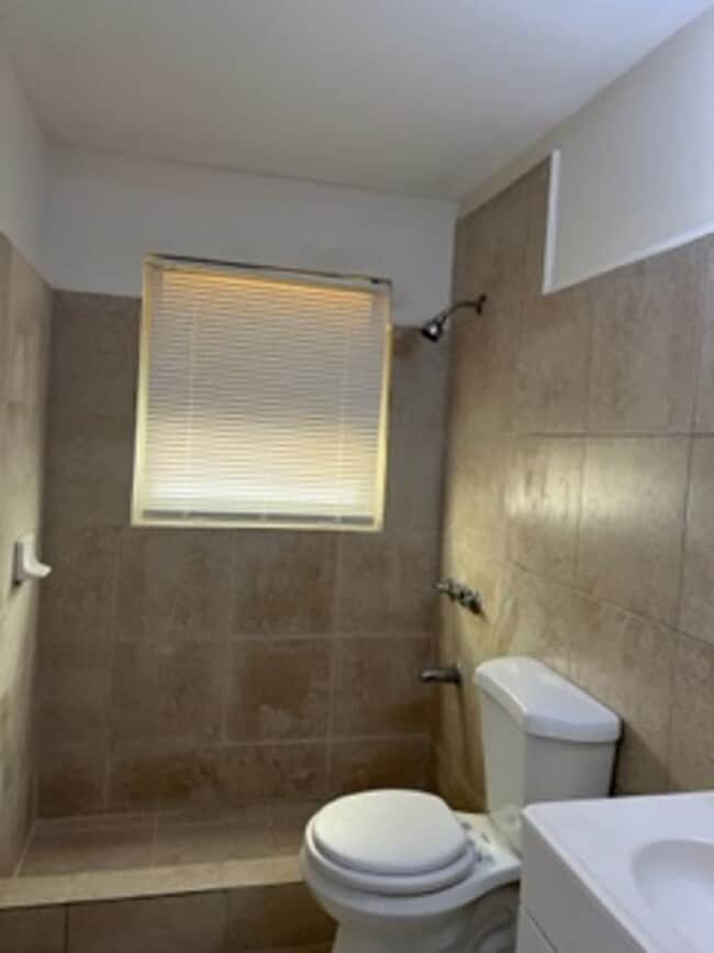 Foto del edificio - Main House (Triplex)
