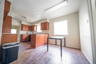 Building Photo - 13927 Lynnwood Ln