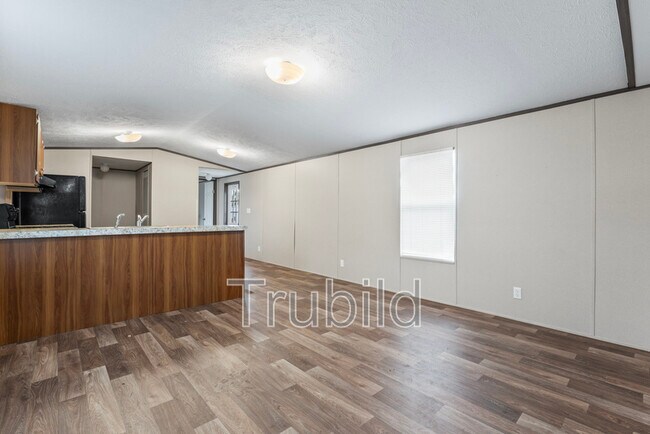 Building Photo - 308 Lakeside Ln