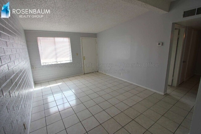 Building Photo - 565 S Hobson