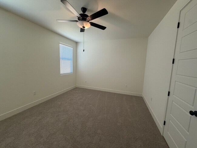 Foto del edificio - 4021 W Sunnyview Ave