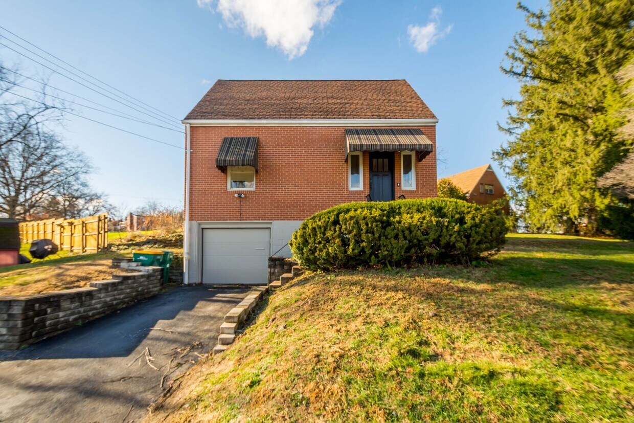 Move in TODAY! Check out this beautifully RENOVATED 3 bedroom in CHURCHILL! - COMING SOON! Check out this beautifully RENOVATED 3 bedroom in CHURCHILL!