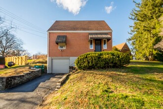 Building Photo - 36 Garden Terrace