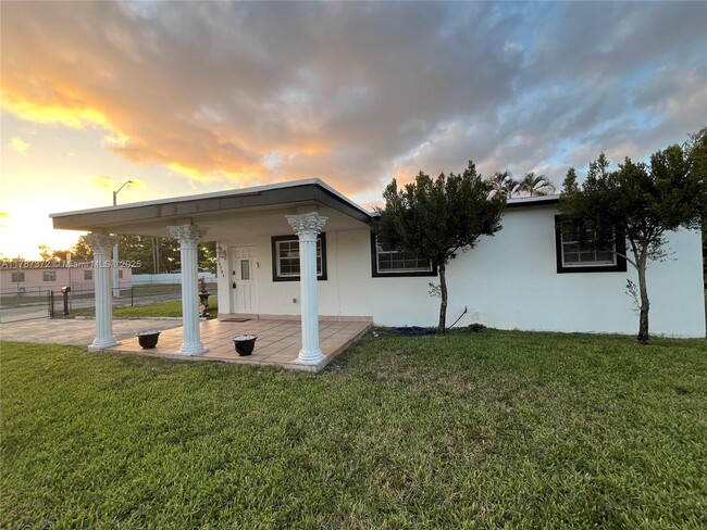 Foto del edificio - 20701 NW 34th Ct