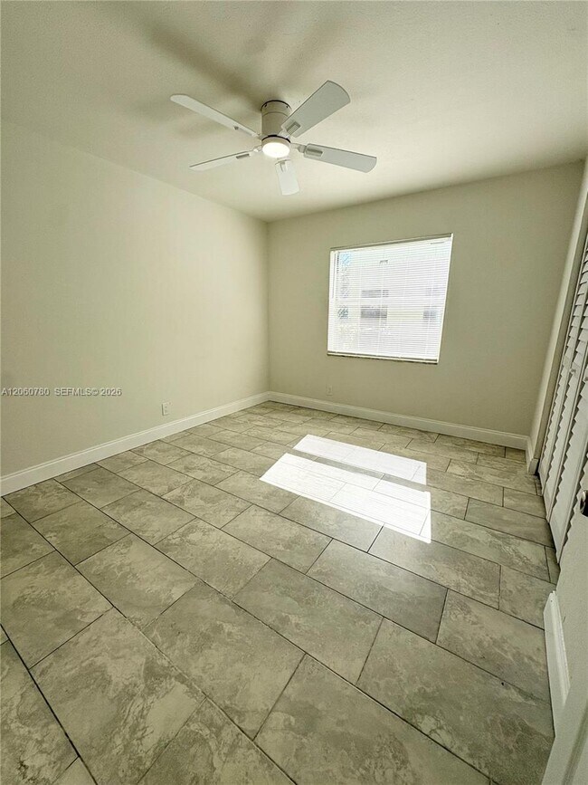 Foto del edificio - 4119 Woodside Dr