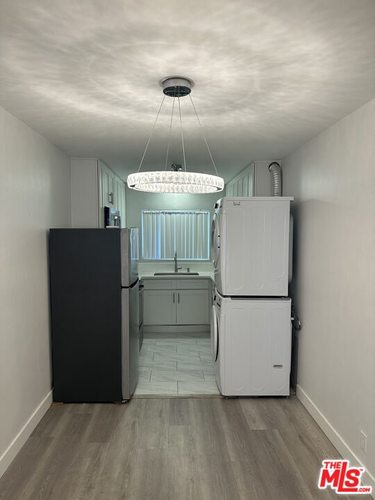 Building Photo - 326 S Serrano Ave