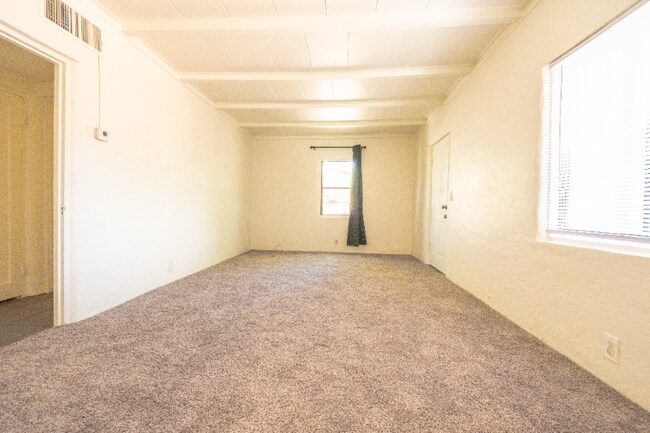 Building Photo - 3927 E Montecito St