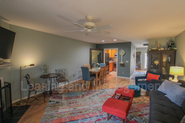 Foto del edificio - 5 Town Park Ln